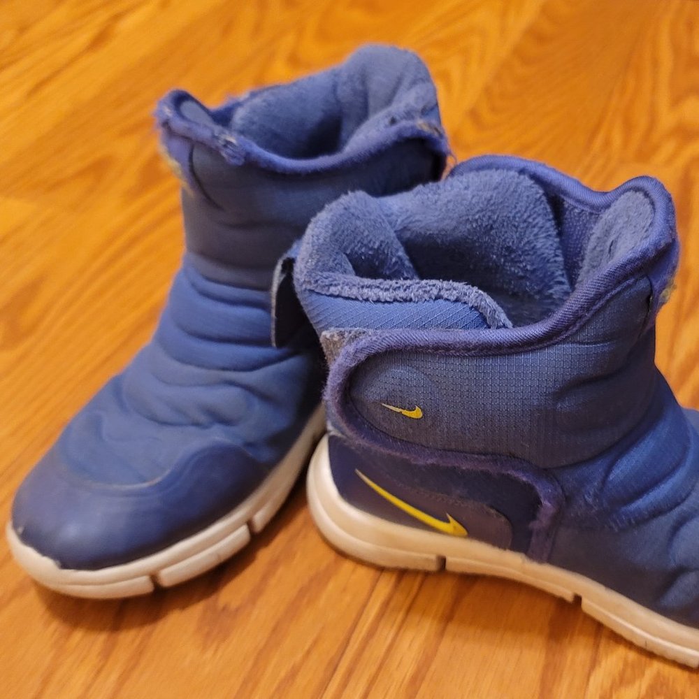 Nike Novice boots
